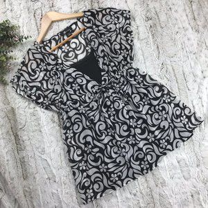 [AB Studio] V-Neck Blouse Top Size S Small Womens Black White Abstract Pattern